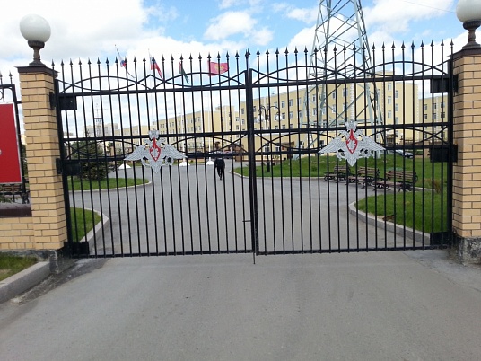 Ворота для Президентского кадетского училища